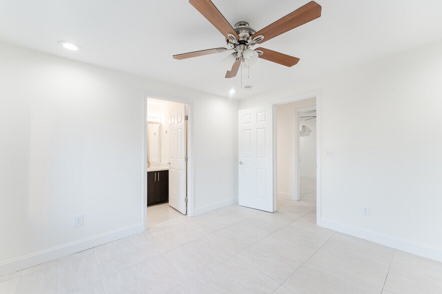 Building Photo - 364 E Palmetto Park Rd