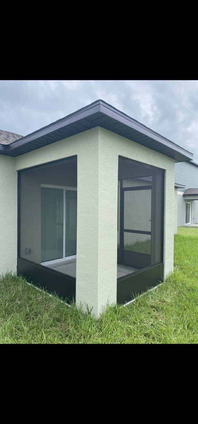 Building Photo - Lakeside Luxury in Parrish - 5 Bedroom BRA...