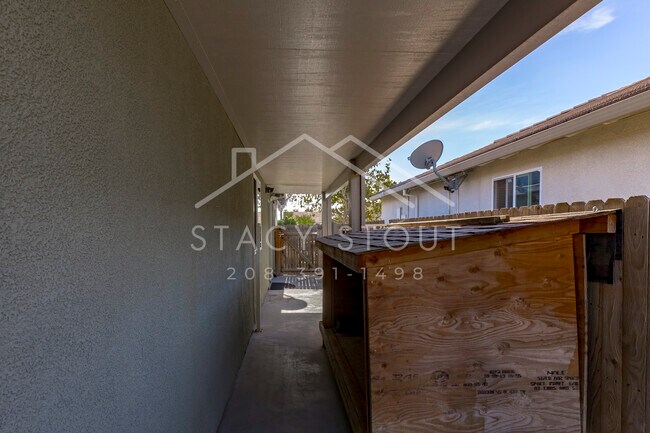 Building Photo - 1385 Deerwood St