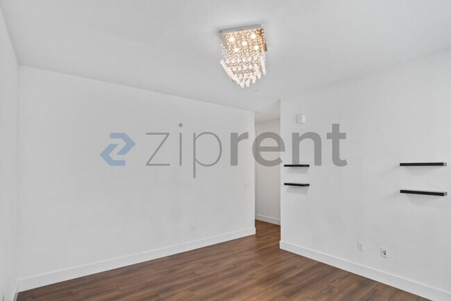 Building Photo - Unit