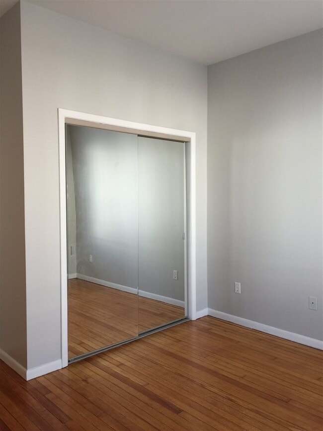 Building Photo - 152 W 9th St