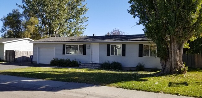 Primary Photo - Adorable 3 bed, 1 bath home in Sugar City