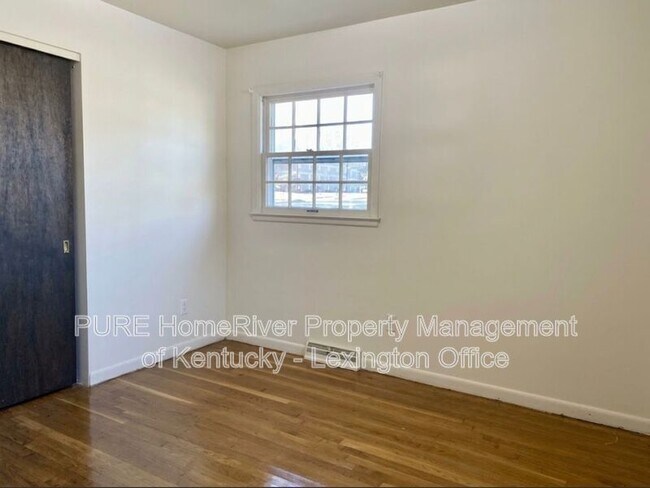 Building Photo - 2037 Garden Springs Dr