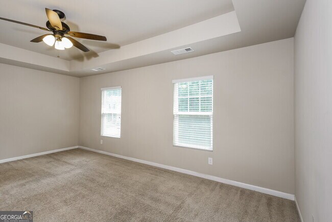 Building Photo - 618 Royal Crest Ct