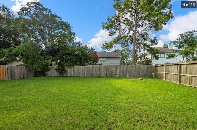 Building Photo - 8530 Lake Crystal Dr