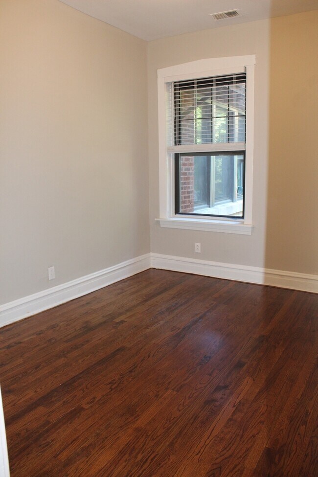 Building Photo - 5024 N Winthrop Ave