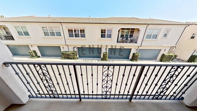 Building Photo - Beautiful Two-Level 2Bd 2Ba Condo in Irvine