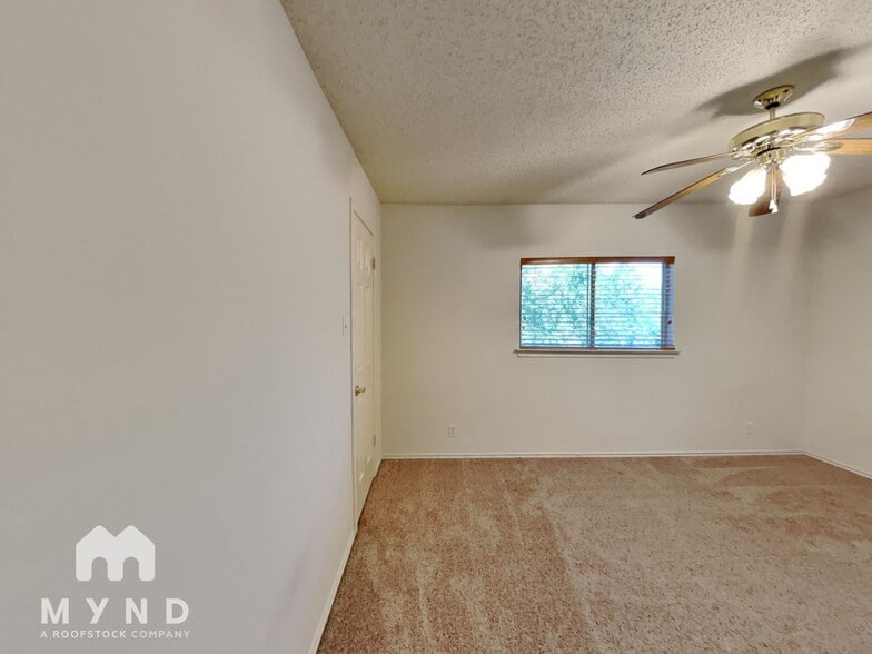 Building Photo - 205 Covala Dr