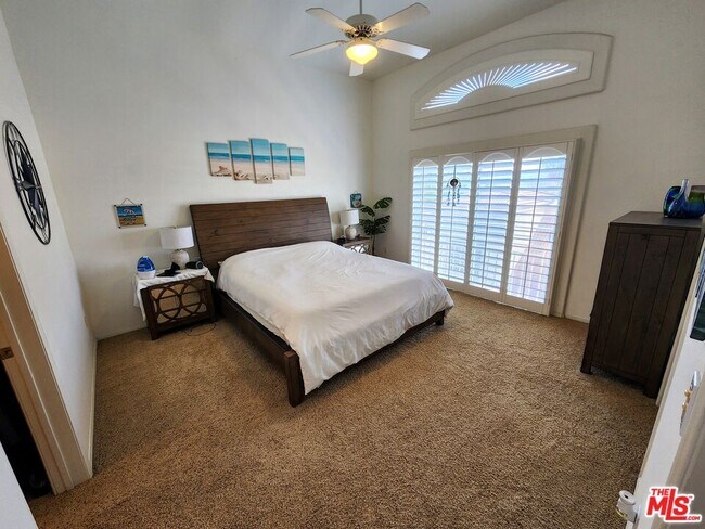 Building Photo - 5240 Premiere Hls Dr