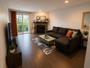 Building Photo - 6627 Lakeview Dr