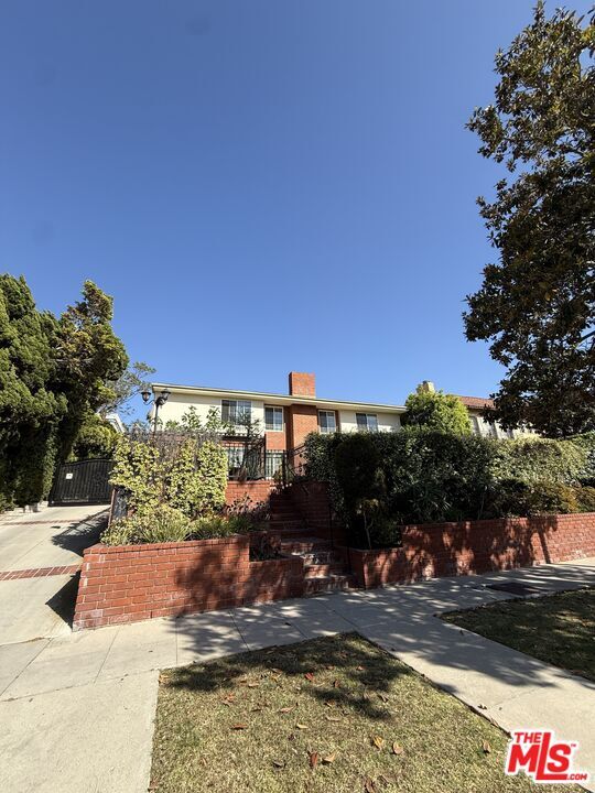 Building Photo - 758 S Windsor Blvd