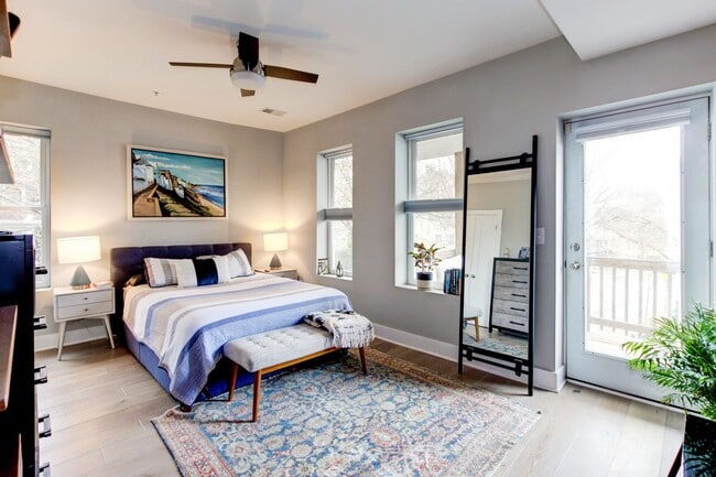Building Photo - Stunning premium corner Townhome condo in ...