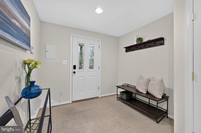 Building Photo - 122 Sanborn Pl