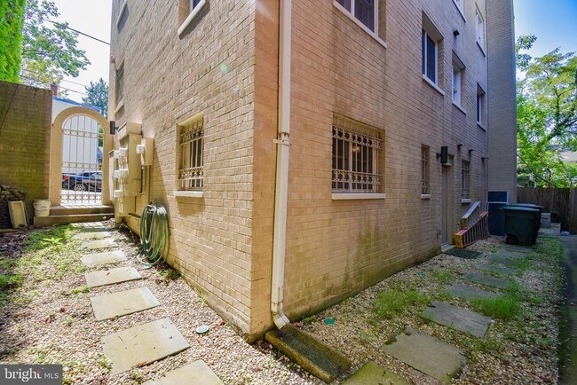 Building Photo - 5305 Dana Pl NW