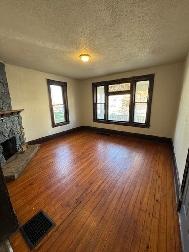 Building Photo - 1026 Rivermet Ave