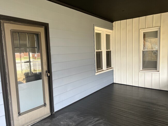 Building Photo - 1414 W Main St