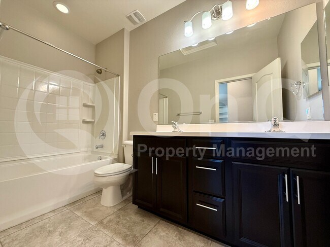 Building Photo - 2922 E Wayland Dr