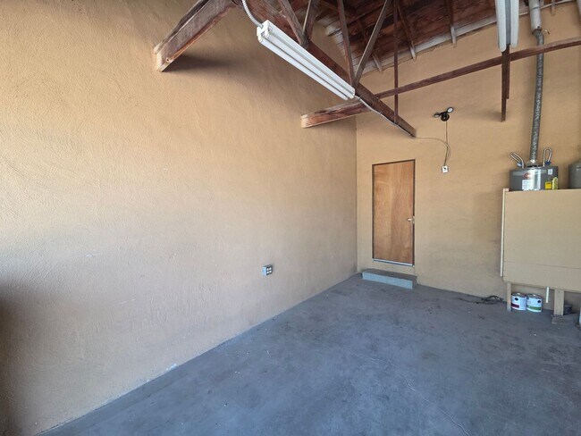 Building Photo - L. Street Duplex