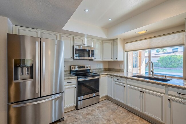 Building Photo - Three Bedrooms & POOL in 85254!