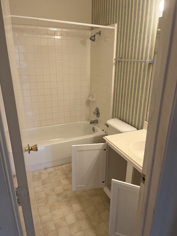 Building Photo - 10555 Turtlewood Ct
