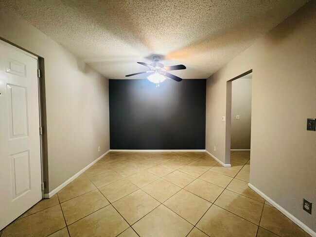 Building Photo - 9875 Pineapple Tree Dr