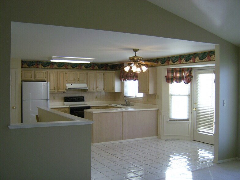 Building Photo - 1225 Crooked Creek Dr