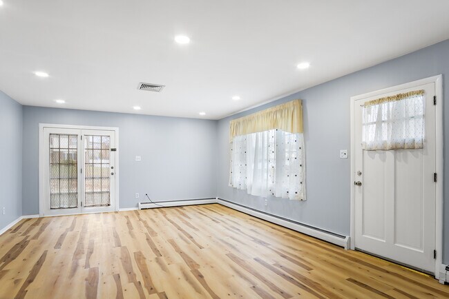Building Photo - 413 Watson Ave