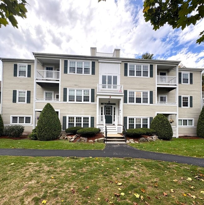 Building Photo - Completely updated 2 bed condo in desireab...
