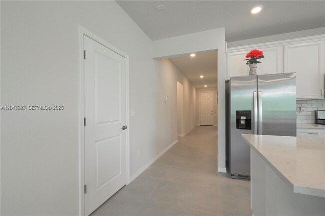Building Photo - 12300 SW Myrtle Oak Dr