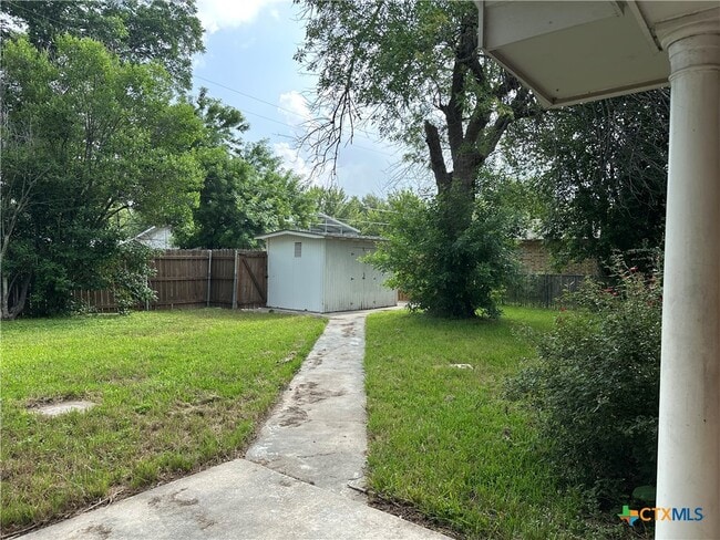 Building Photo - 1302 Canary Ln