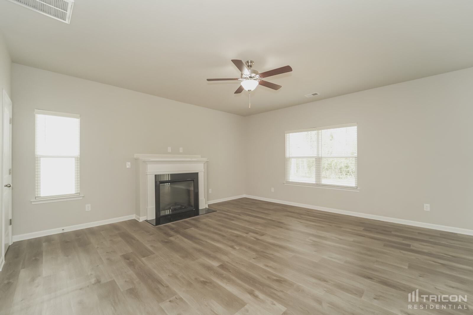 Building Photo - 221 Spring Knoll Dr