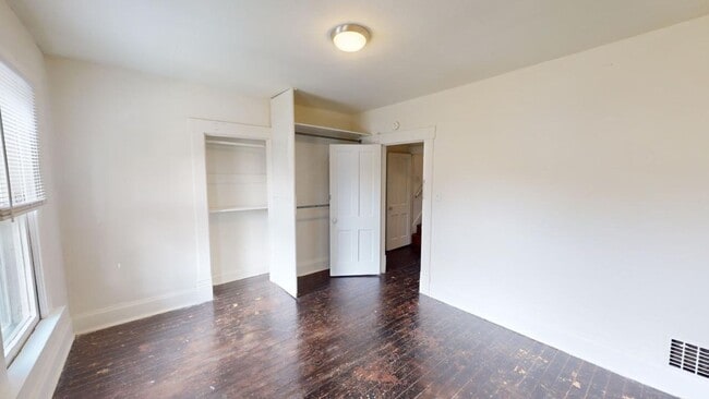 Building Photo - 4 BEDROOMS and 2 FULL BATHS House Availabl...