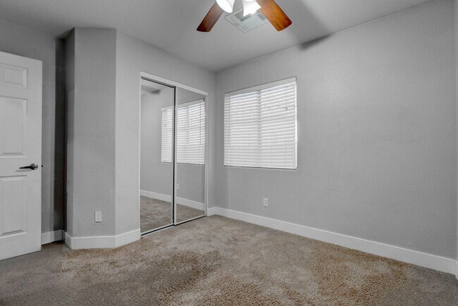 Building Photo - 6469 Abbey Door Ct