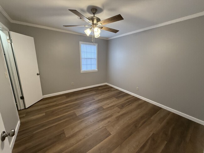 Building Photo - 1803 Thomas Ln