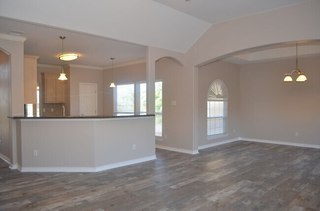 Building Photo - YOUR COASTAL PARADISE AWAITS!