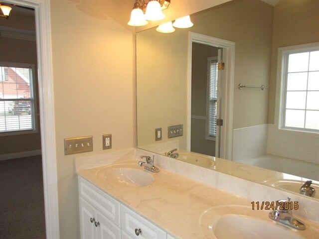 Building Photo - 437 Bethany Cir