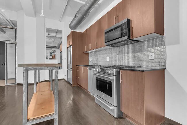 Building Photo - 1645 Vine St