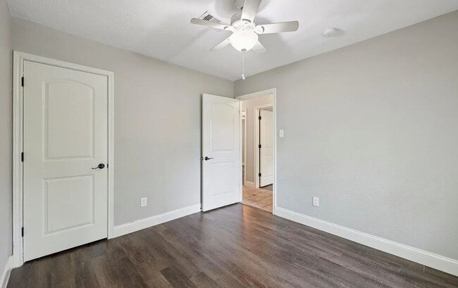 Building Photo - 1385 Fenwick Cir