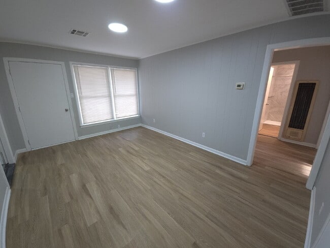 Building Photo - Charming 3-Bedroom Home with Bonus Room in Midwest City, OK!