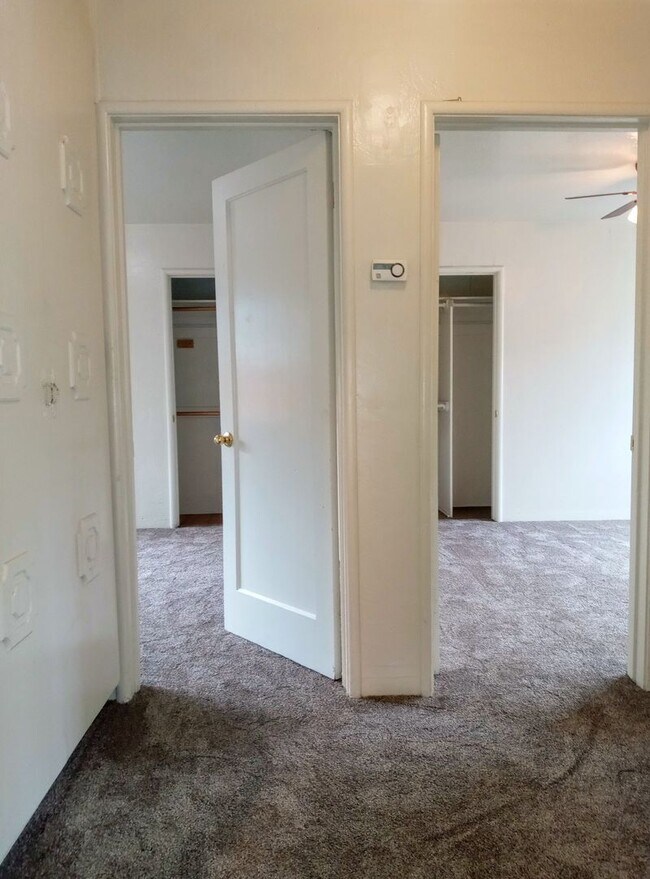 Building Photo - LAUR62-64