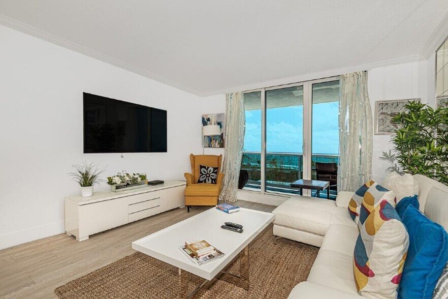 Building Photo - 2301 Collins Ave