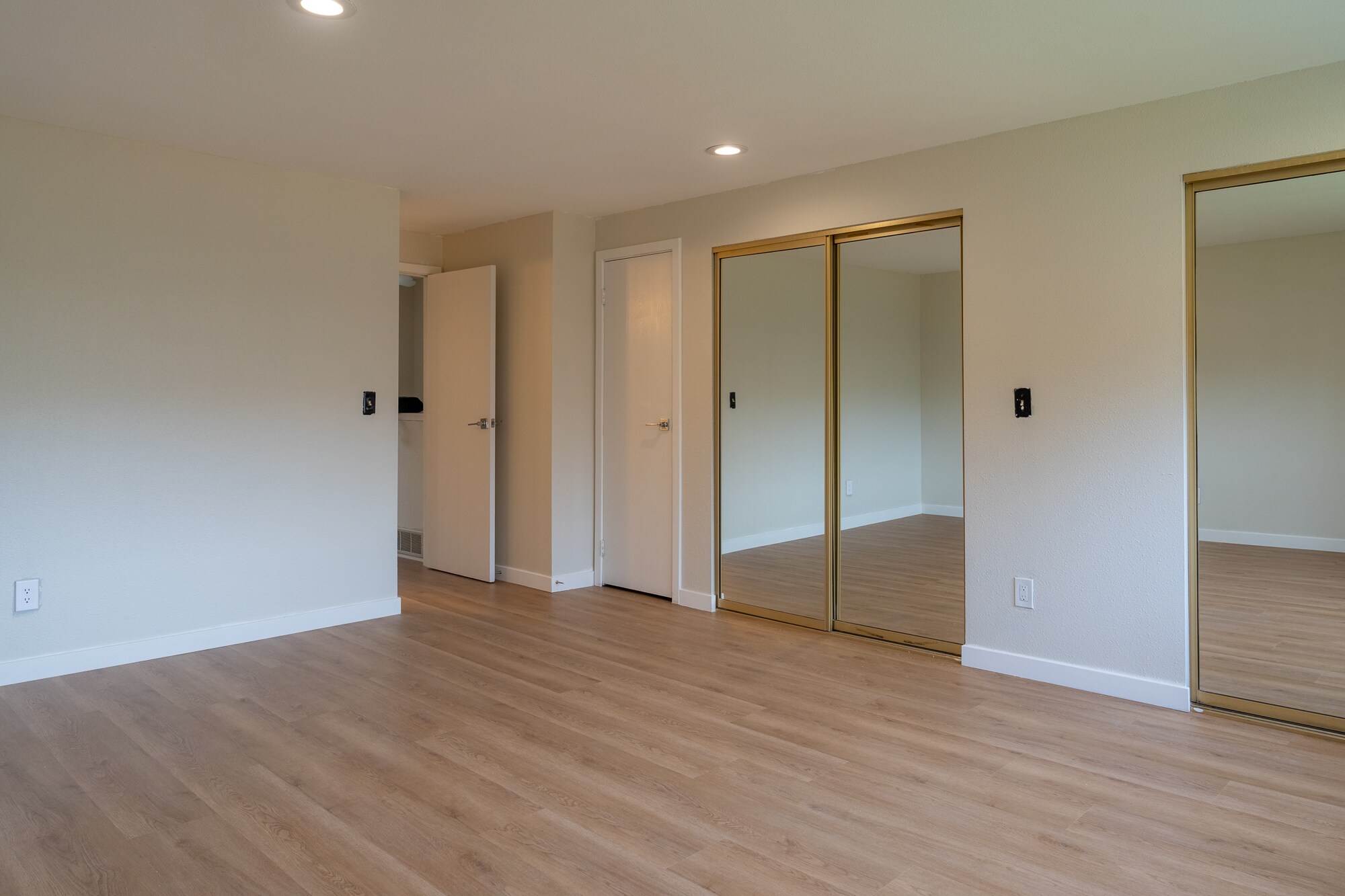 Building Photo - 21511 4th Ave W