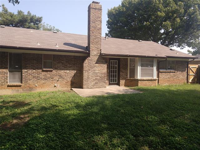 Building Photo - 1906 Longmeadow Dr