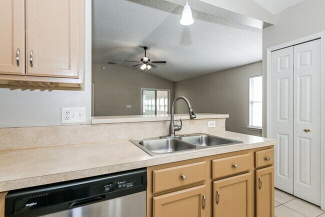 Building Photo - 1937 Longneedle Lane