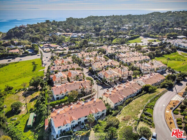 Building Photo - 6463 Zuma View Pl