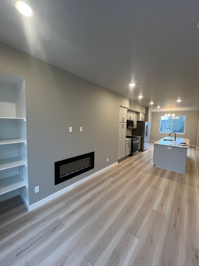 Building Photo - Stunning Tigard Home with Private In-Law Suite & Flexible Living Options