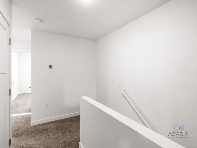 Building Photo - Spacious 3 Bed/2.5 Bath Townhome in Magna Community!