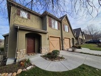 Building Photo - Three Bedroom Town Home  near Union Park Available February 1st