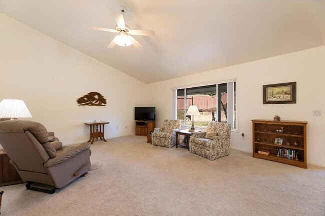 Building Photo - 1607 Longwood Dr