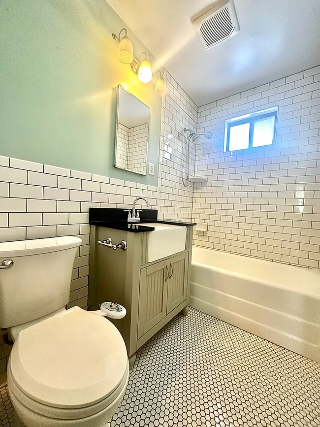 Building Photo - 6110 Pratt St